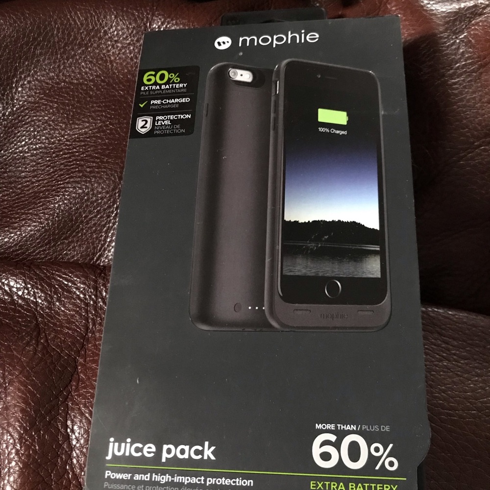 Brand new in box mophie charging case